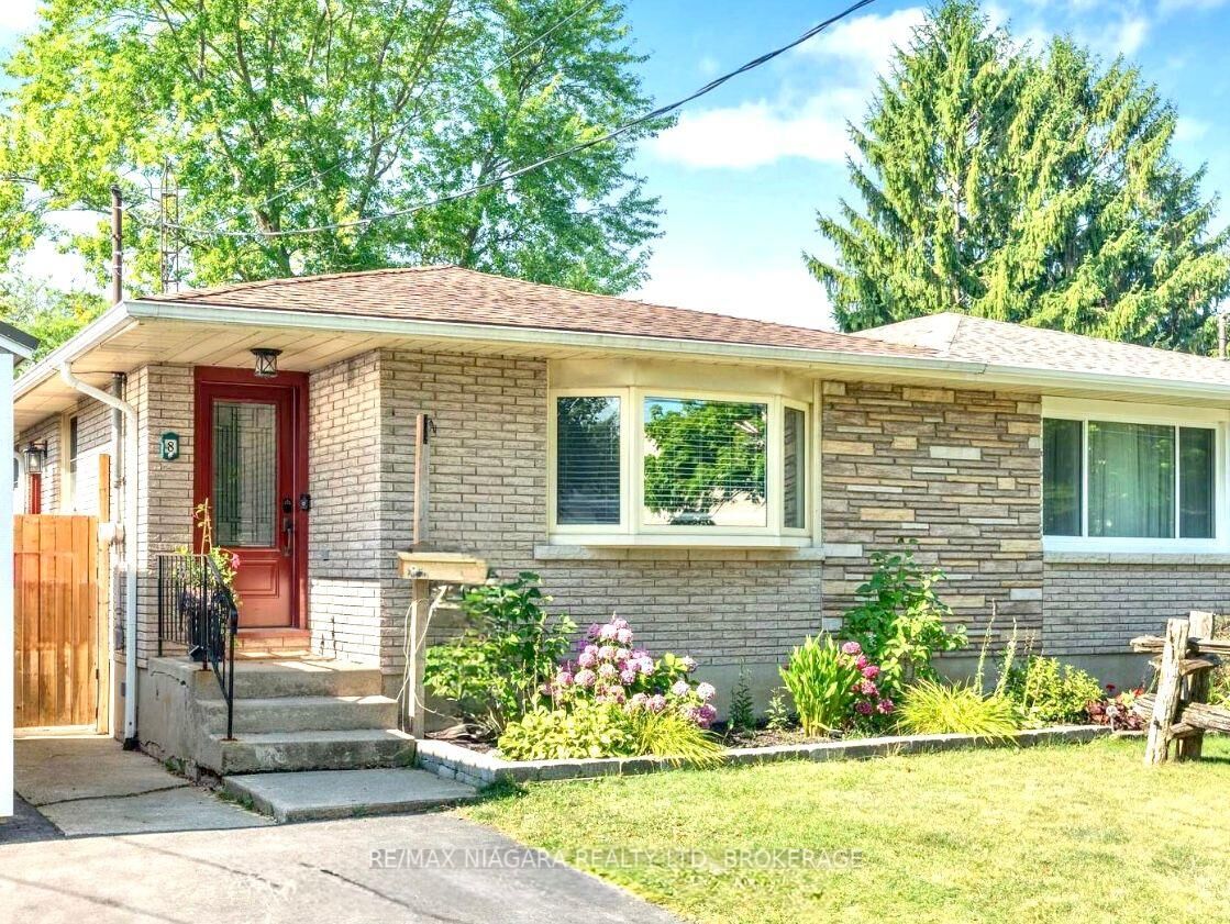 Property Photo:  8 Lakehurst Drive  ON L2N 4C2 