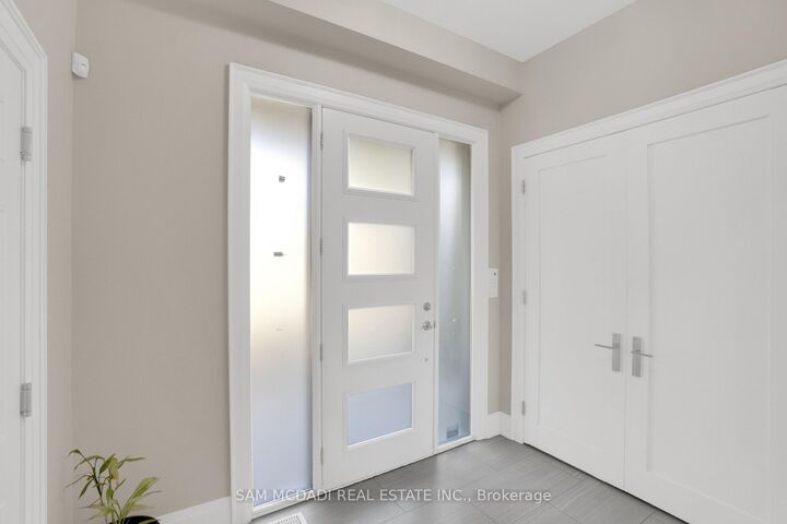 Property Photo: 1196 Strathy Avenue ON L5E 2K6