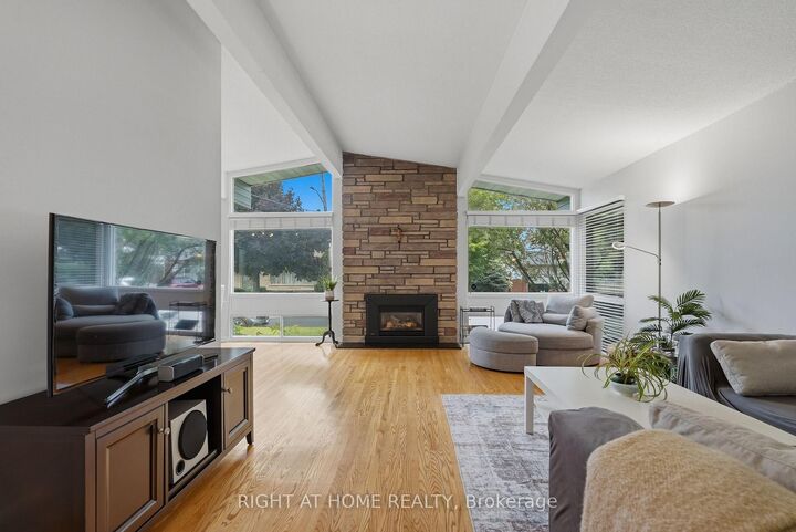 Property Photo: 1272 Collins Avenue ON K1V 6C8