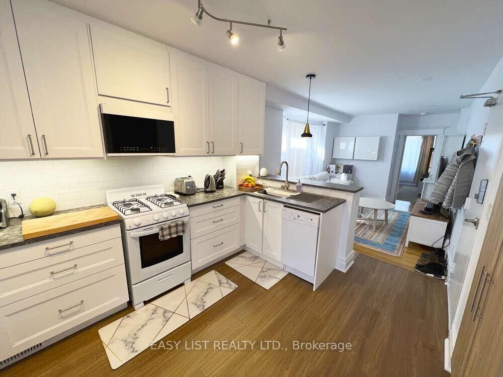 Property Photo:  5 Garnock Avenue 2  ON M4K 1M1 