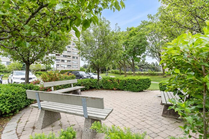 Property Photo: 475 The West Mall N/A 406 ON M9C 4Z3