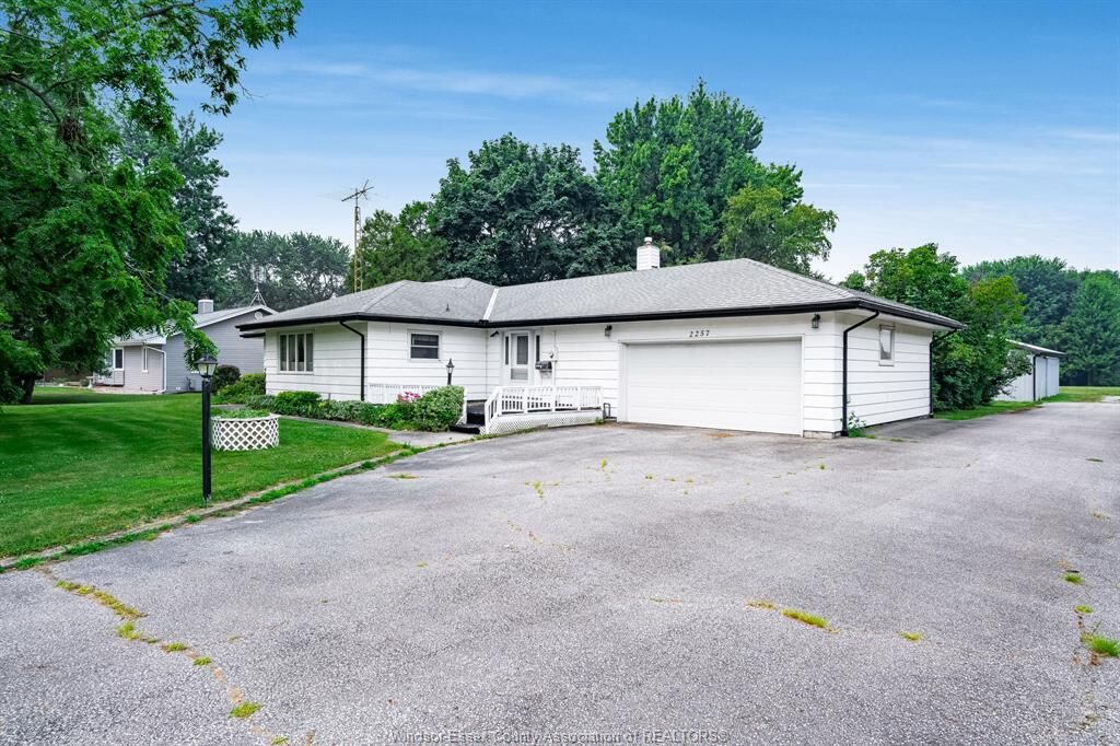 Property Photo: 2257 Division Road North ON N9Y 2Z4