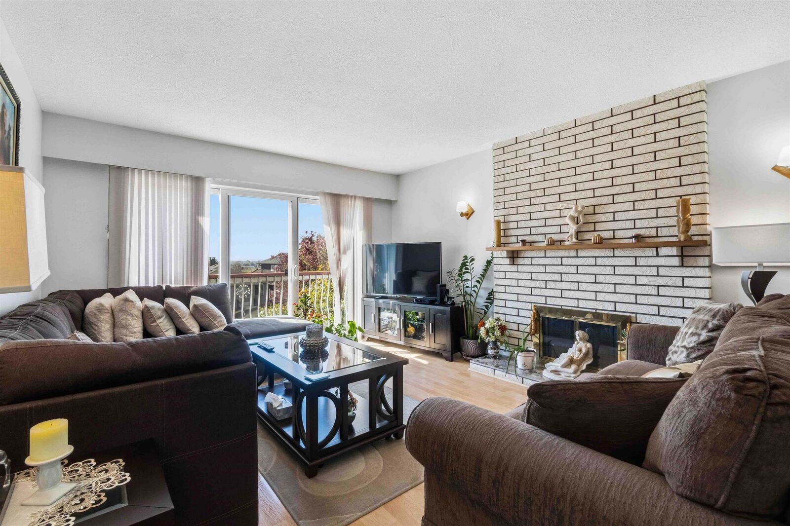Property Photo: 549 E 56th Avenue BC V5X 1R6