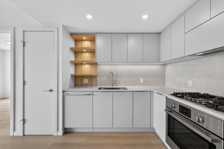311 Alderson Avenue 506 — photo 1
