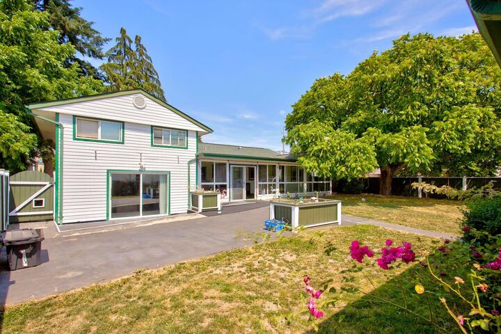 Property Photo: 12488 92 Avenue BC V3V 1G5