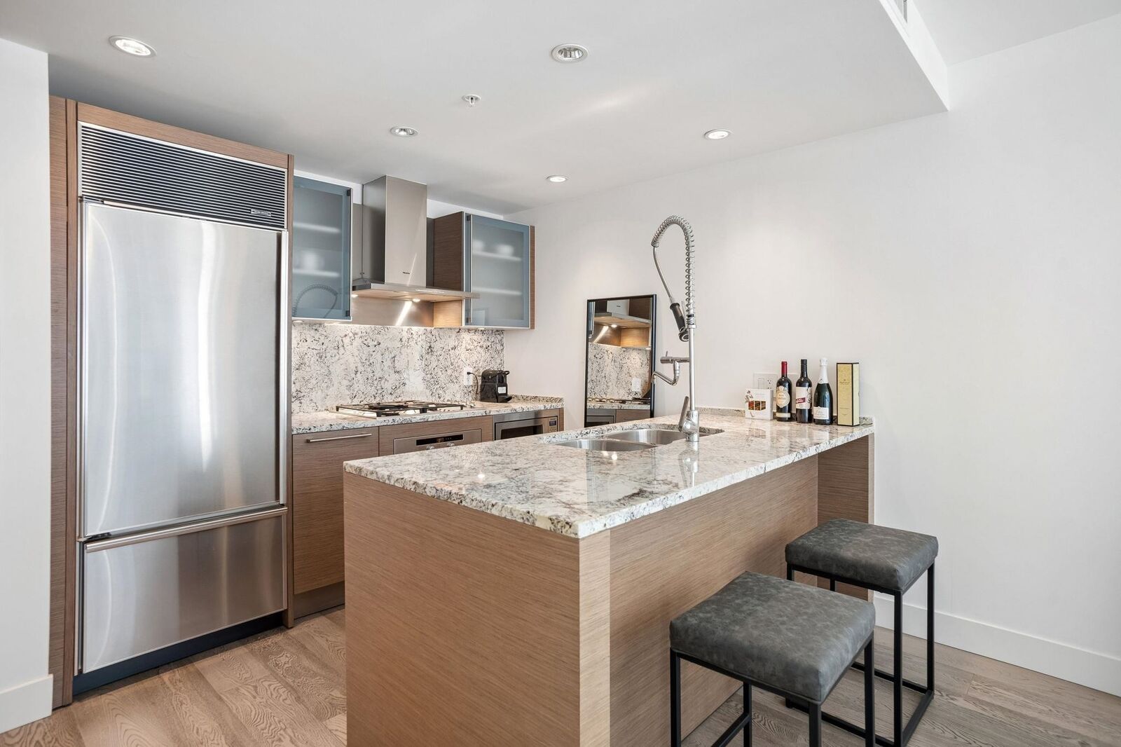 Property Photo: 1111 Alberni Street 1804 BC V6E 4V2