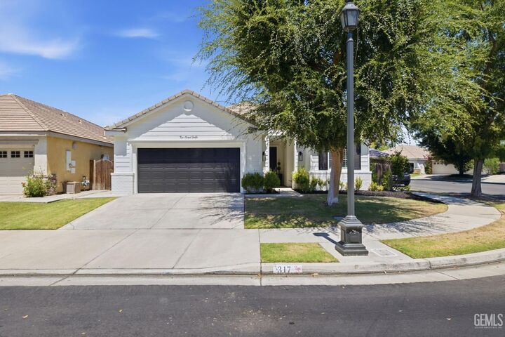 Property Photo: 317 Dumont Drive CA 93312