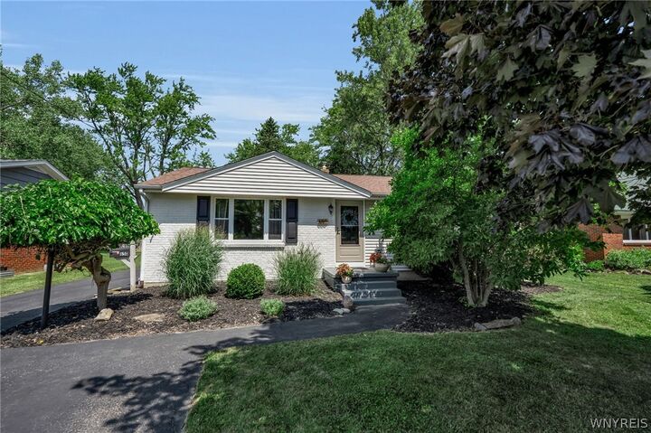 Property Photo:  650 East And West Road  NY 14224 