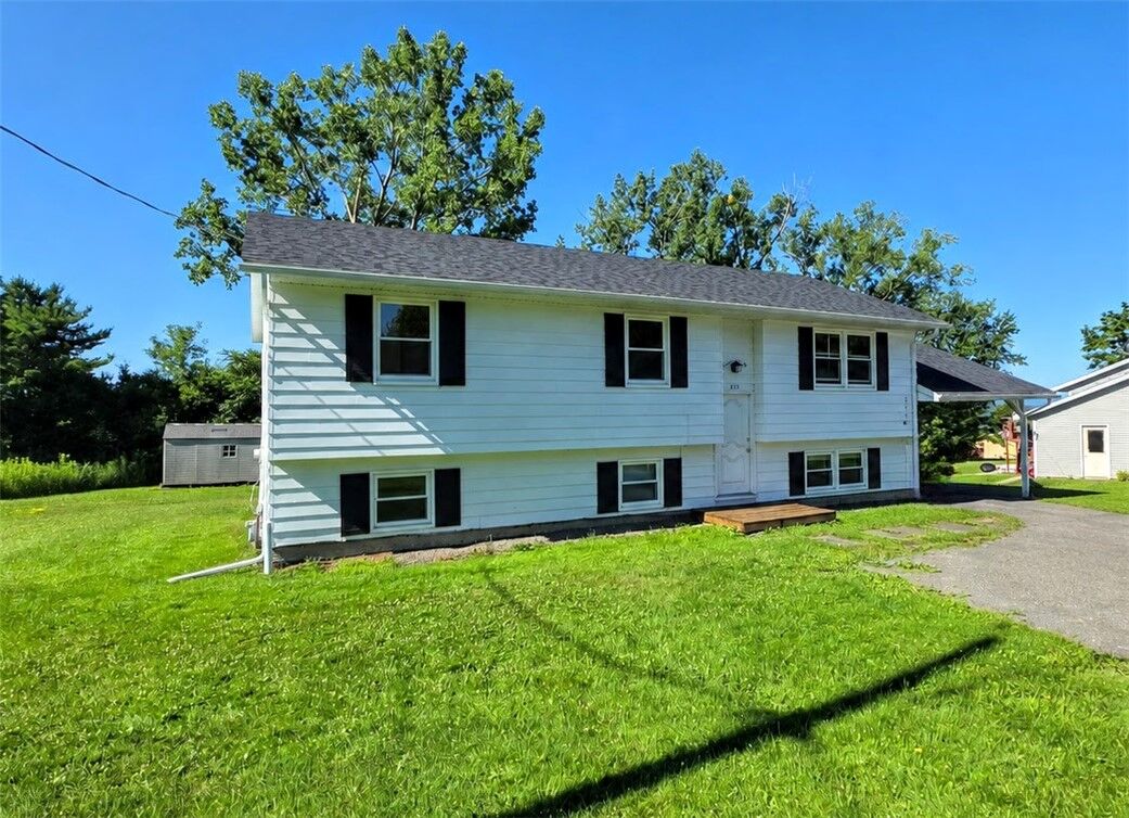Property Photo:  225 Snyder Hill Road  NY 14580 