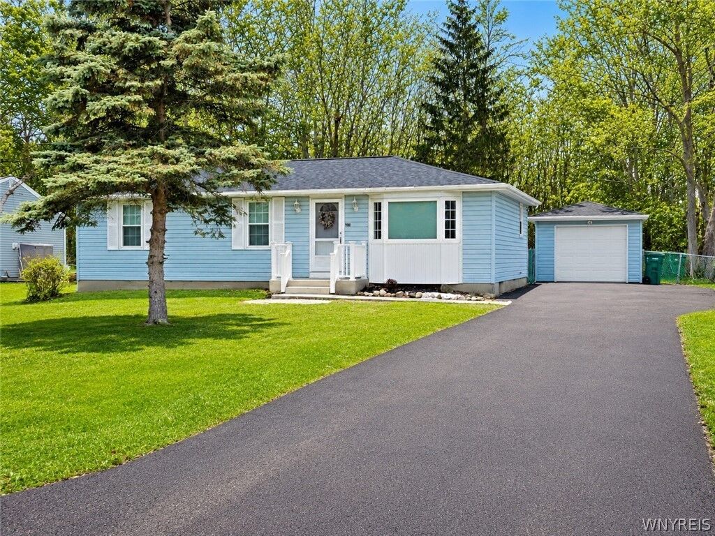 Property Photo:  5576 Birchwood Dr  NY 14085 