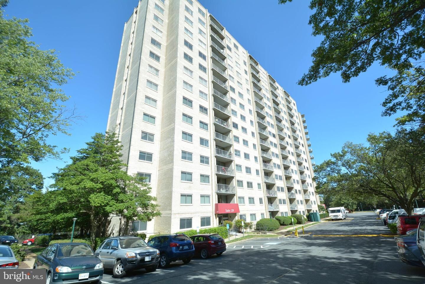 Property Photo: 2500 N Van Dorn Street 1211 VA 22302