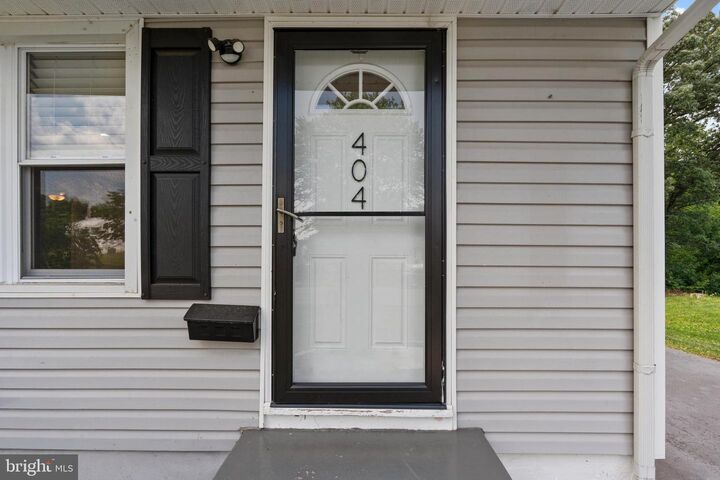 Property Photo:  404 Tamara Circle  DE 19711 