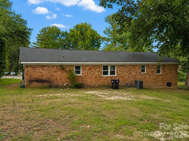 Property Photo:  6109 Dandy Loop Road  NC 28314 