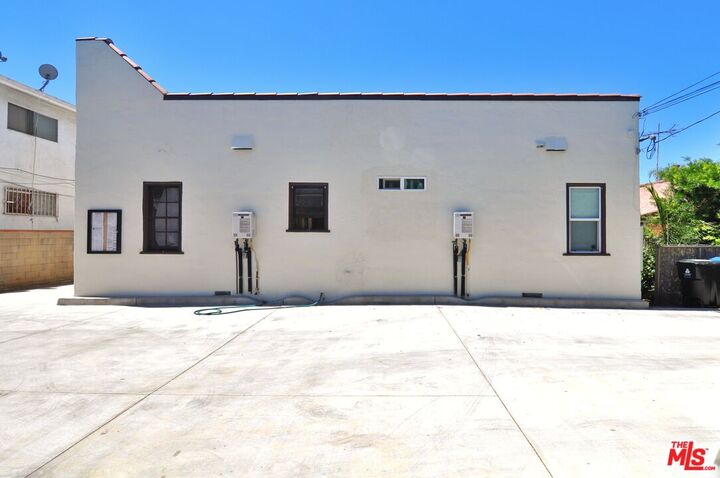 Property Photo: 3919 W 27th St CA 90018