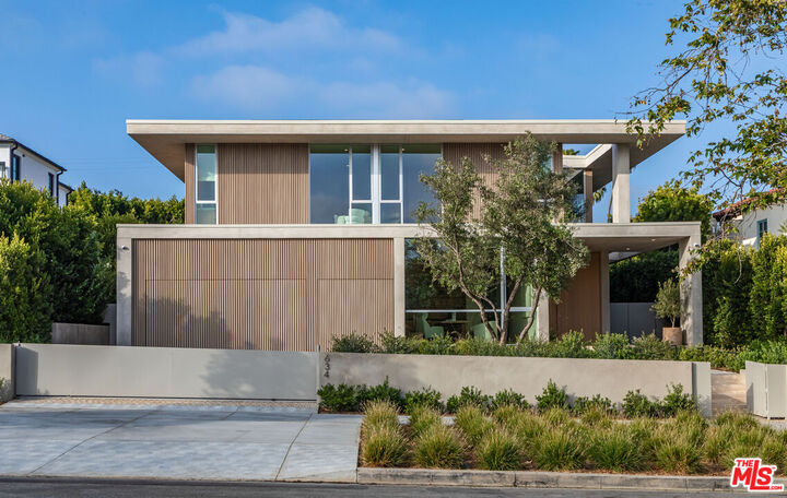 Property Photo: 634 Moreno Ave CA 90049