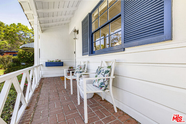 Property Photo:  1224 Viscano Dr  CA 91207 