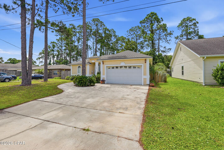 Property Photo: 208 Palm Circle FL 32413