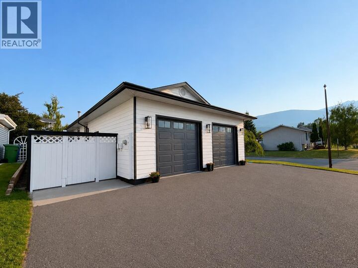 Property Photo: 1411 Driftwood Crescent BC V0J 2N0