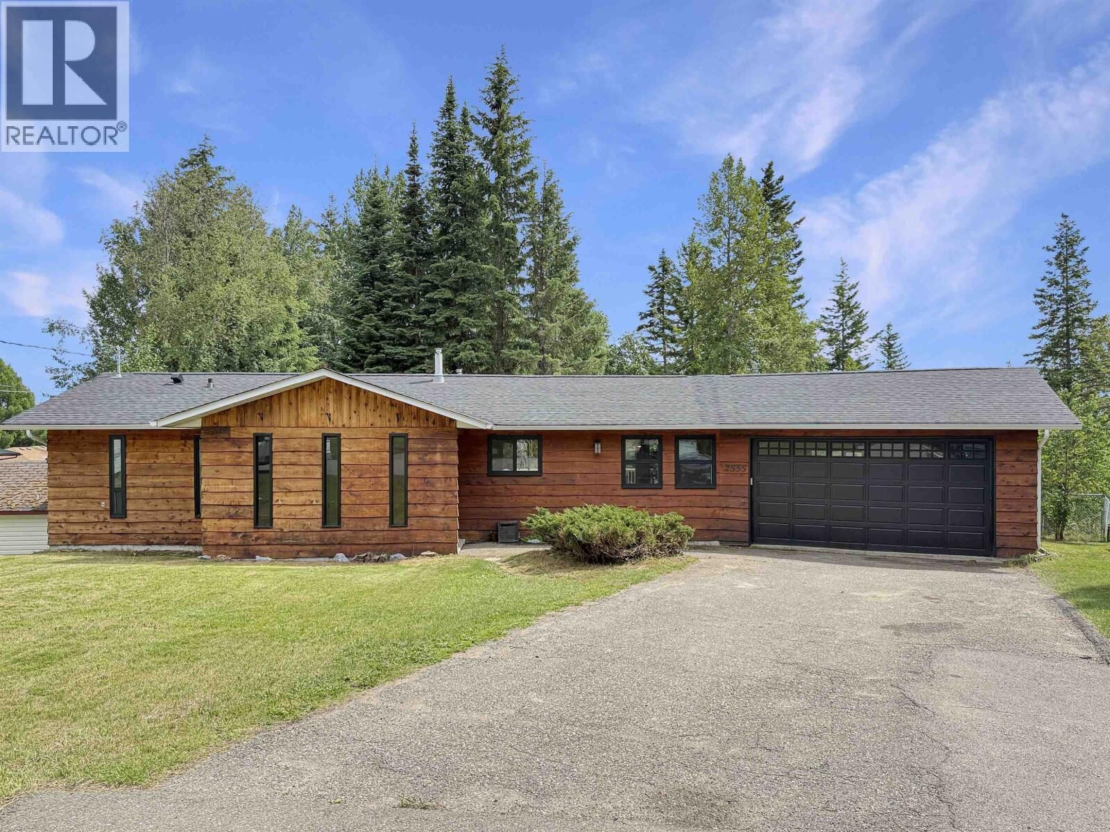 Property Photo: 2555 Wallace Place BC V2K 3V9