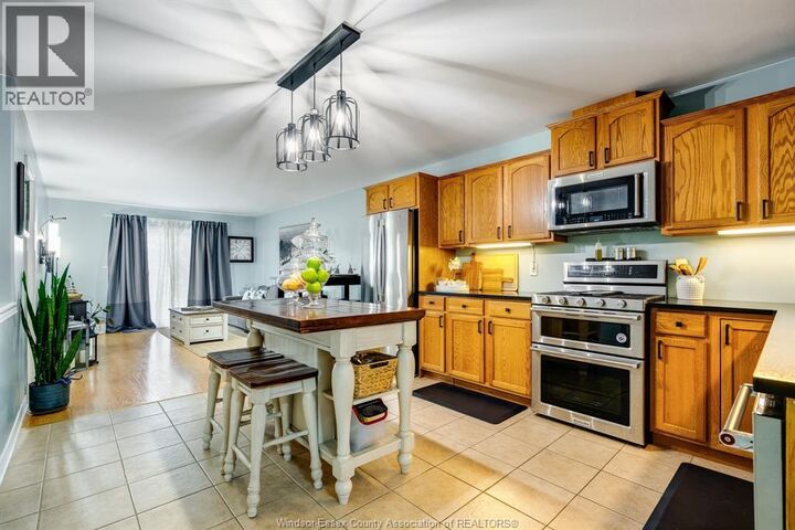 Property Photo:  34 Cranberry Crt  ON N8M 3G5 