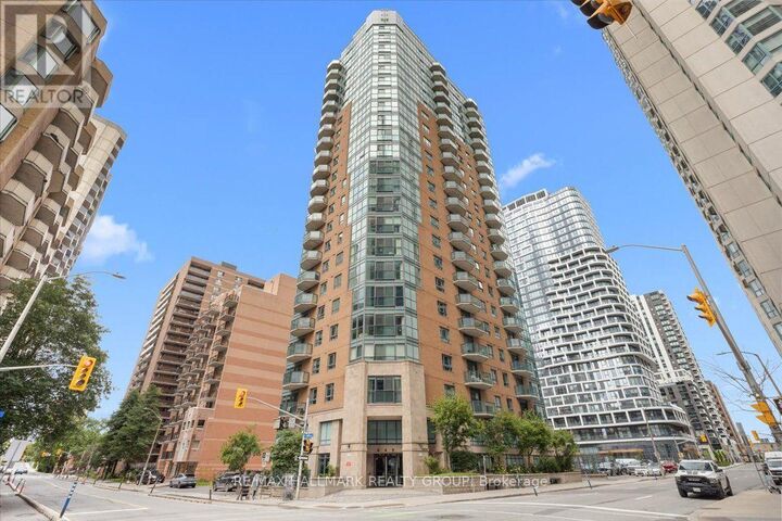Property Photo: 445 Laurier Avenue West 1703 ON K1N 6R4