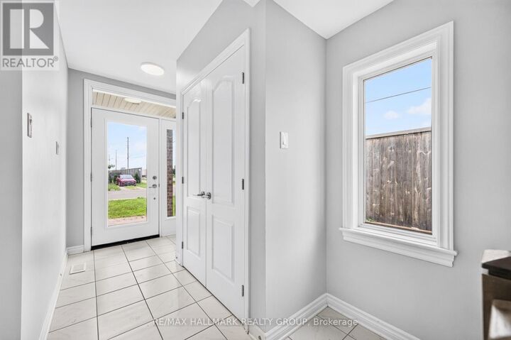 Property Photo:  547 Muskari Street  ON K1T 0S3 