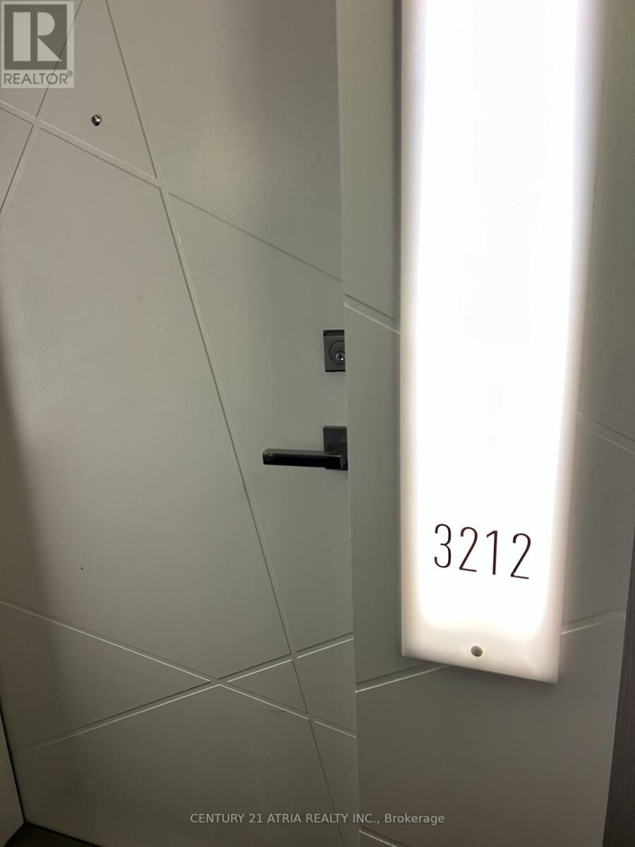 Photo de la propriété: 14 York Street 3212 ON M5J 0B1