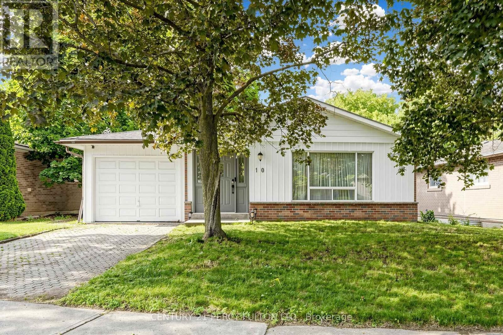 Property Photo: 10 Devins Drive ON L4G 2Z1