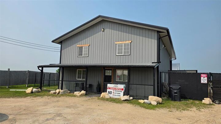 748 Blackdale Road — photo 1