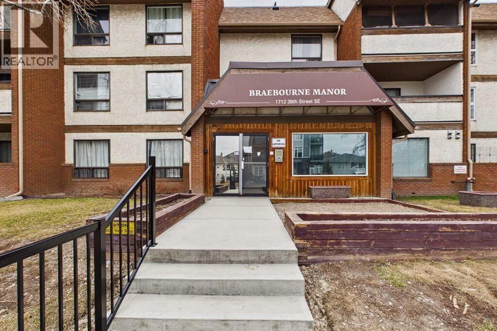 Property Photo: 1712 38 Street Southeast AB T2A 1H1