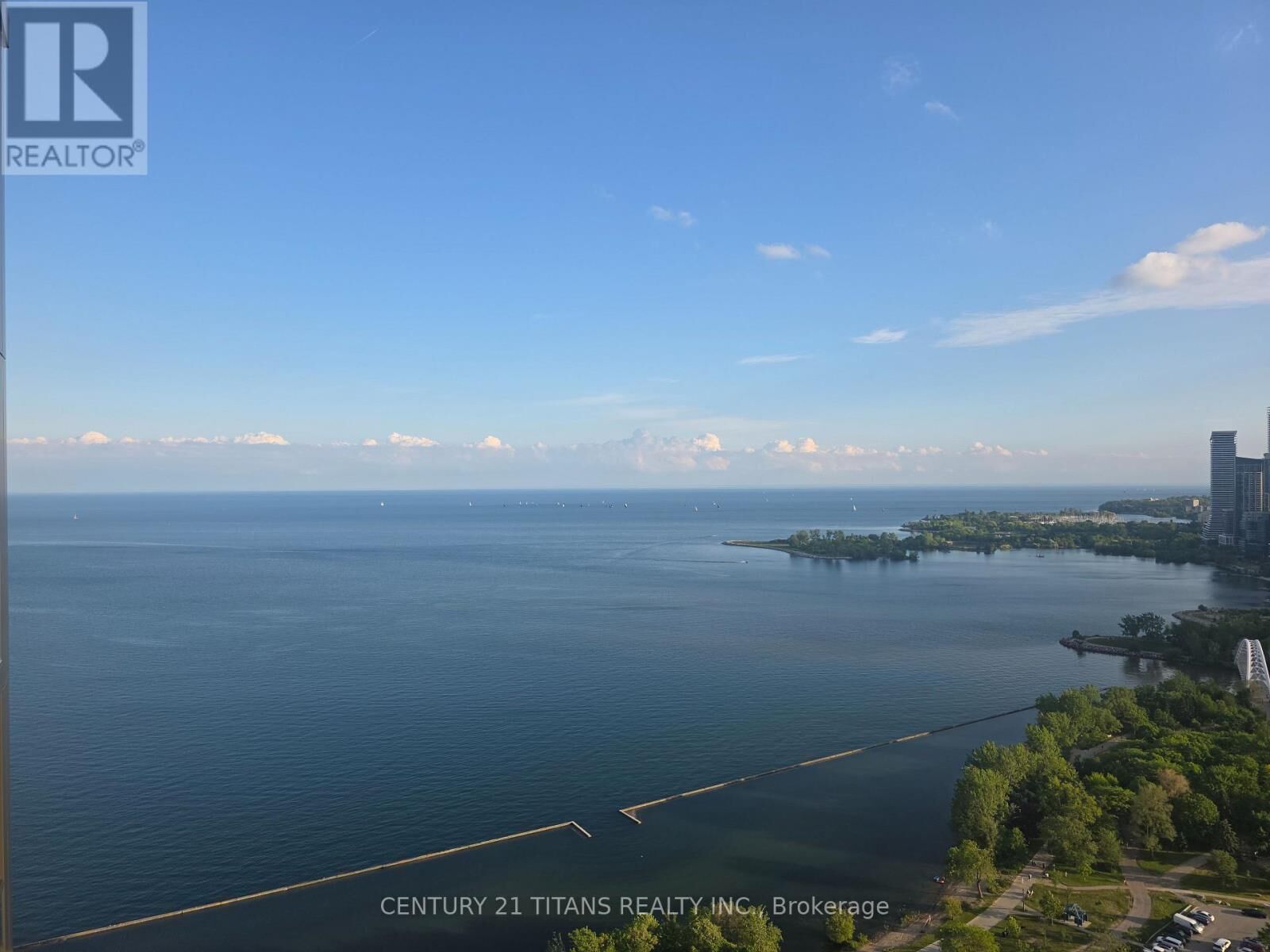 Property Photo:  1926 Lakeshore Boulevard 4010  ON M6S 1A2 