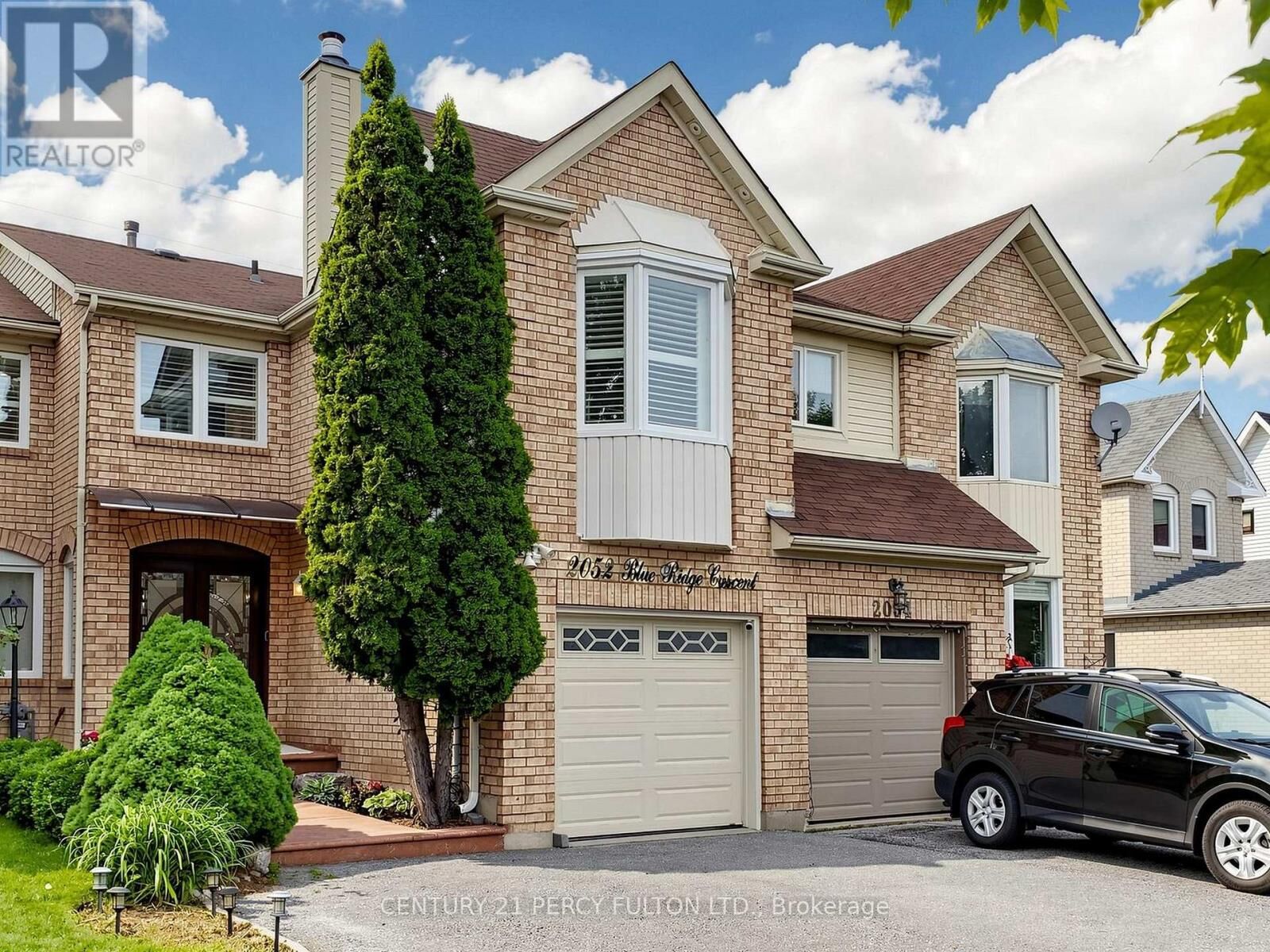 Property Photo: 2052 Blue Ridge Crescent ON L1X 2N5
