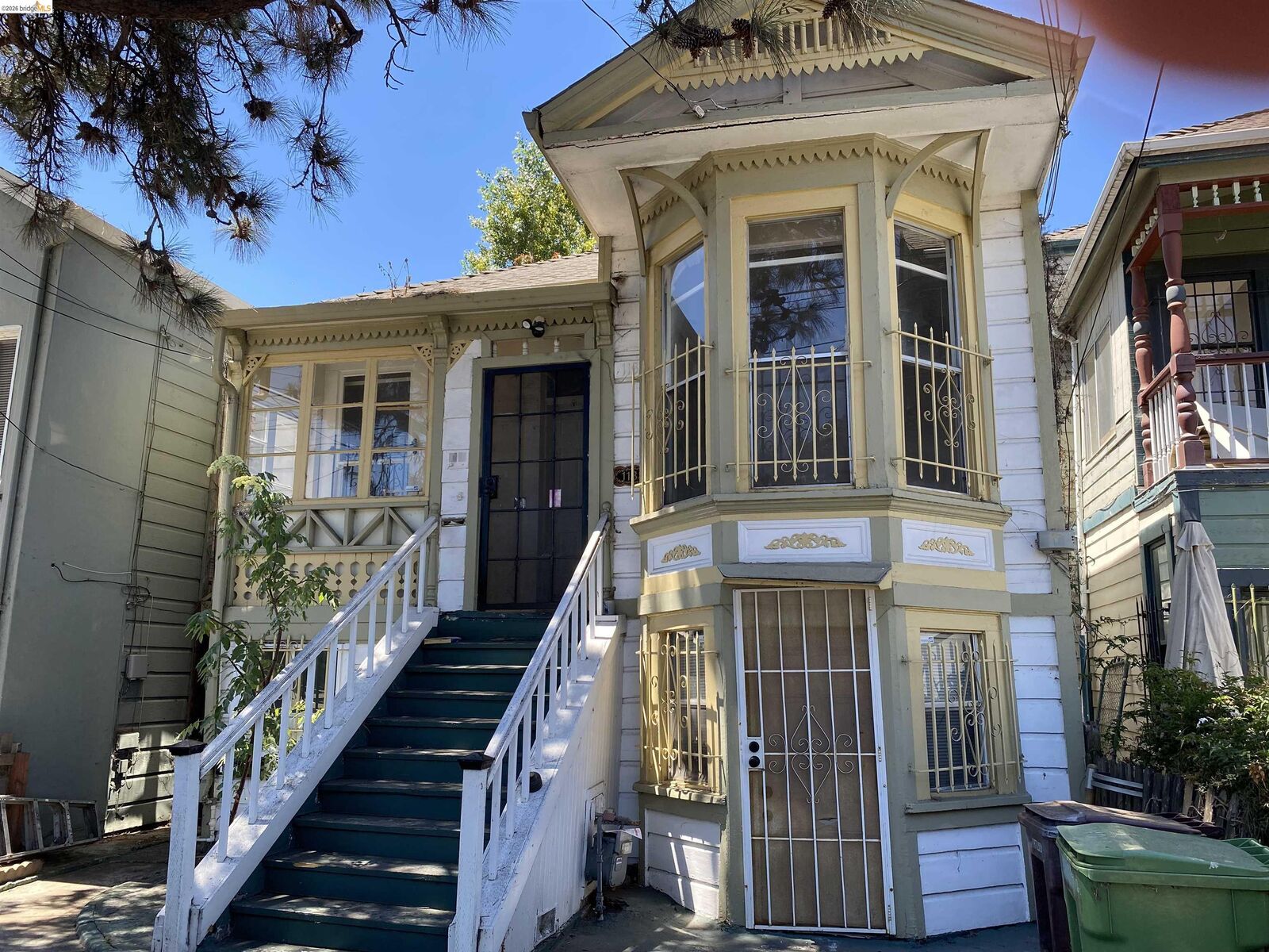 Property Photo: 1133 Wood St CA 94607
