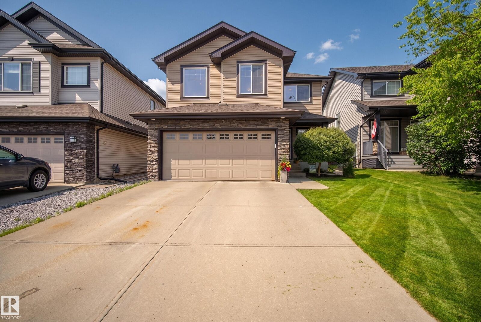 Property Photo:  424 Cascade Crescent  AB T8H 0N1 