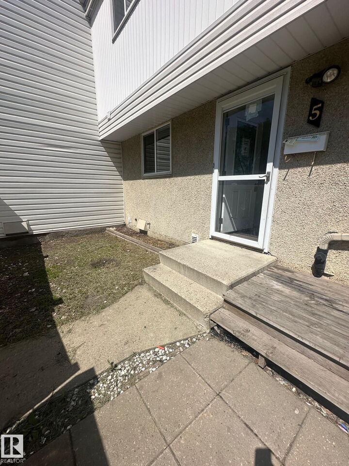 Property Photo: 5 Woodvale Village NW AB T6L 1W4