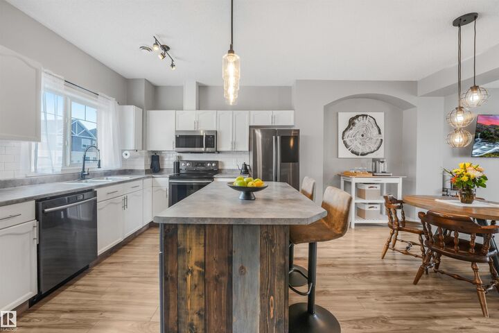 3010 33 Avenue NW 33 — photo 1