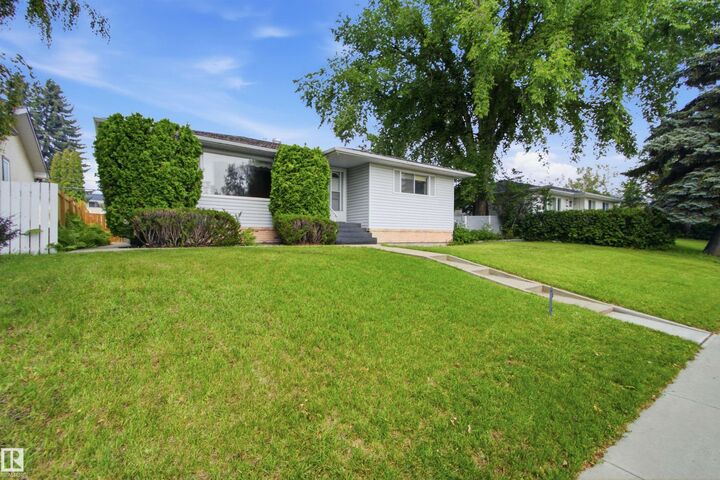 Property Photo: 11548 41 Avenue NW AB T6J 0V1