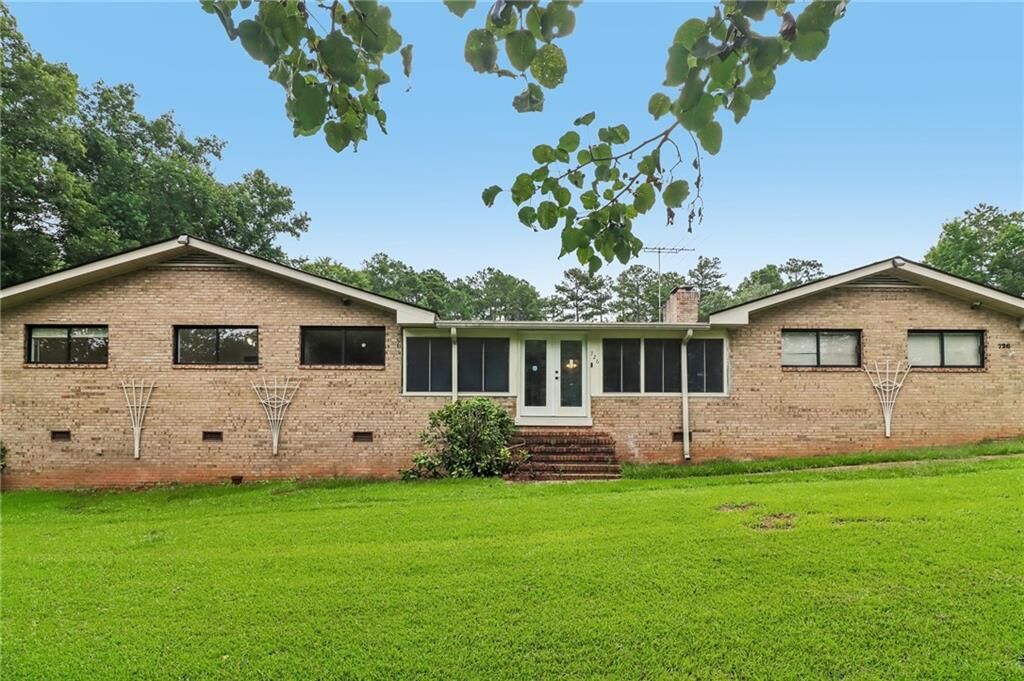 Property Photo: 726 N McDonough Road GA 30223