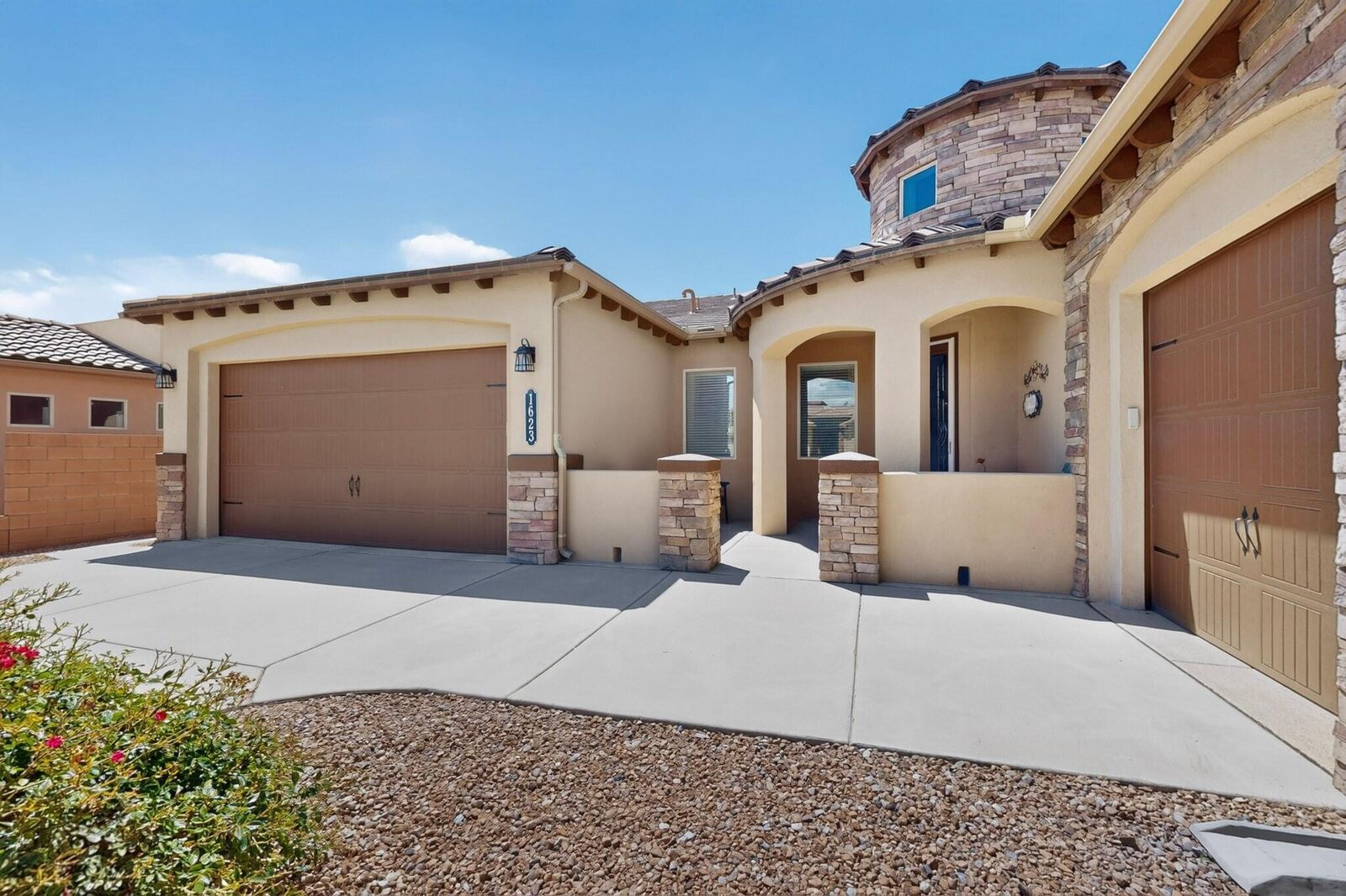 Property Photo: 1623 Vista De Colinas Drive SE NM 87124