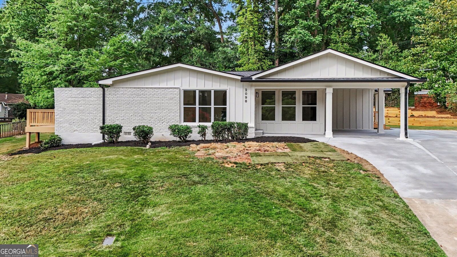 Property Photo:  2098 Dundee Drive SE  GA 30080 