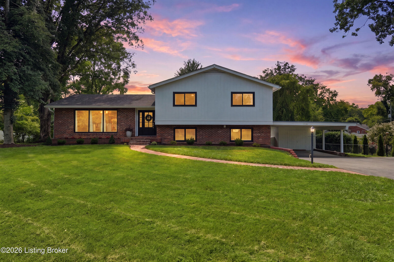 Property Photo: 116 Sweetbriar Ln KY 40207
