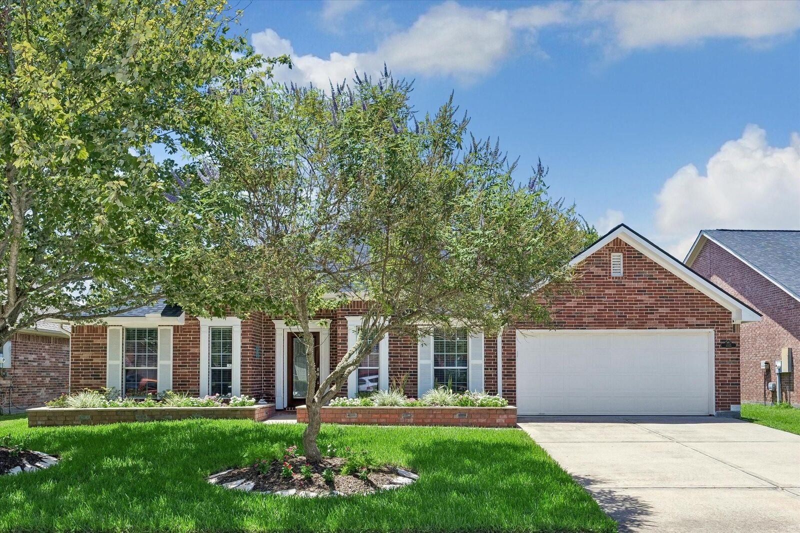 Property Photo:  1015 Hyland Lane  TX 77573 