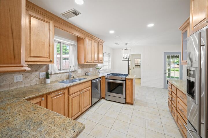 Property Photo:  1906 Spillers Lane  TX 77043 