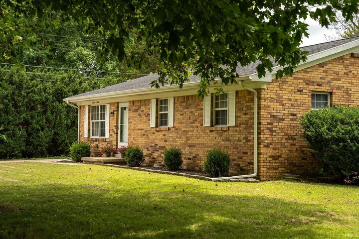 Property Photo: 1630 N Colony Road IN 47715