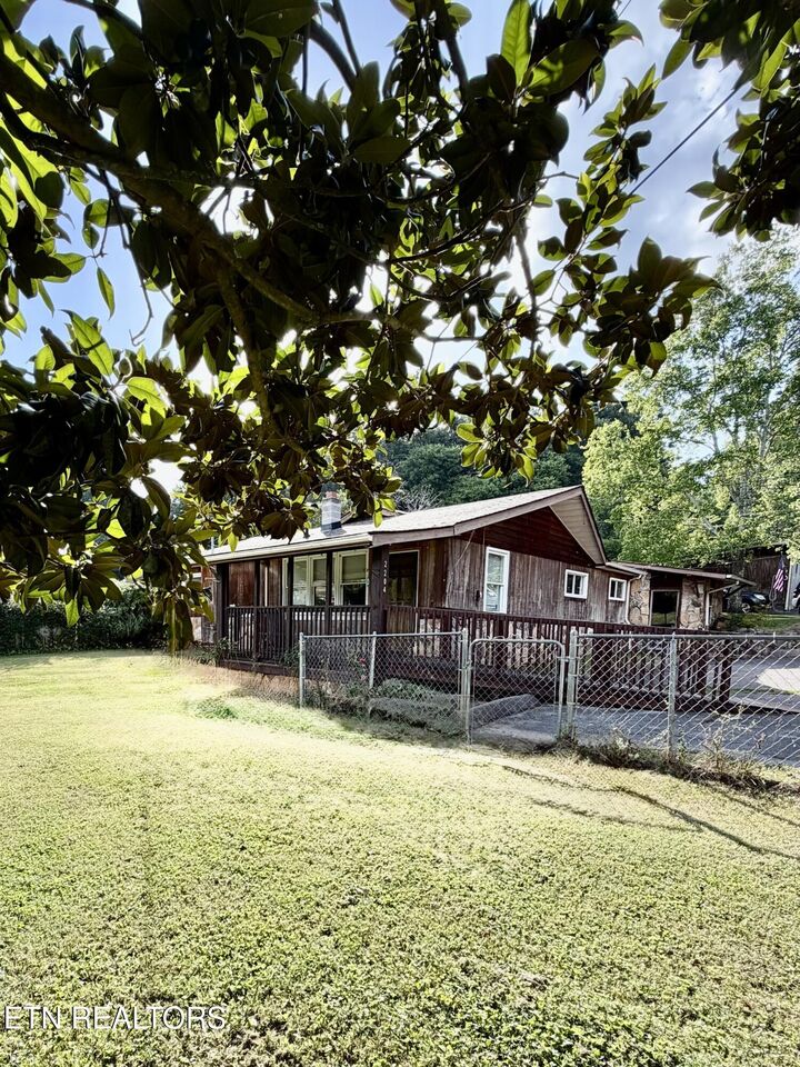 Property Photo:  2204 Mentor Rd  TN 37777 