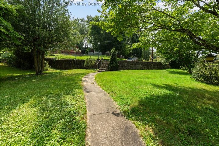 Property Photo:  1110 Oakmont Road  WV 25314 