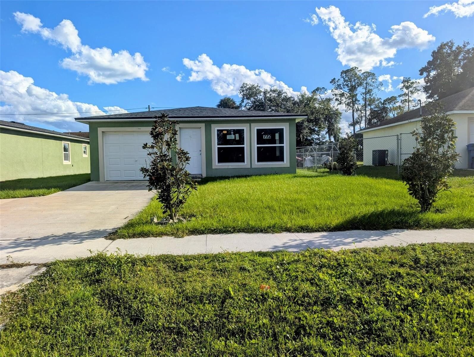 Property Photo: 776 E Broadway Street FL 32765