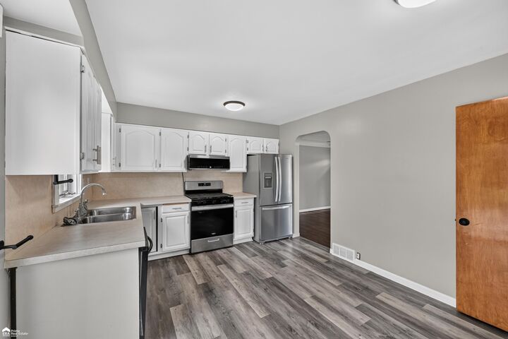 Property Photo:  5286 Roberts Drive  MI 48506-1554 