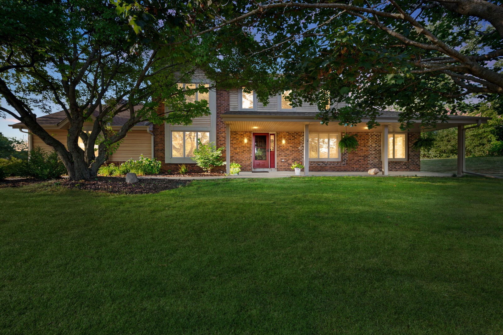 Property Photo:  S67w23715 Fernwood Ct  WI 53189 