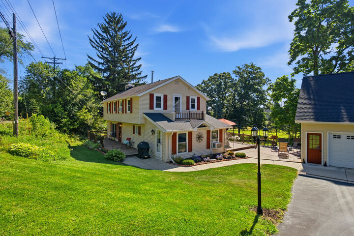 Property Photo:  N45w32509 Watertown Plank Rd  WI 53058 